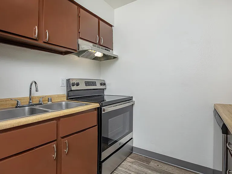 Modern Kitchens at Las Brisas Apartments | Albuquerque, NM