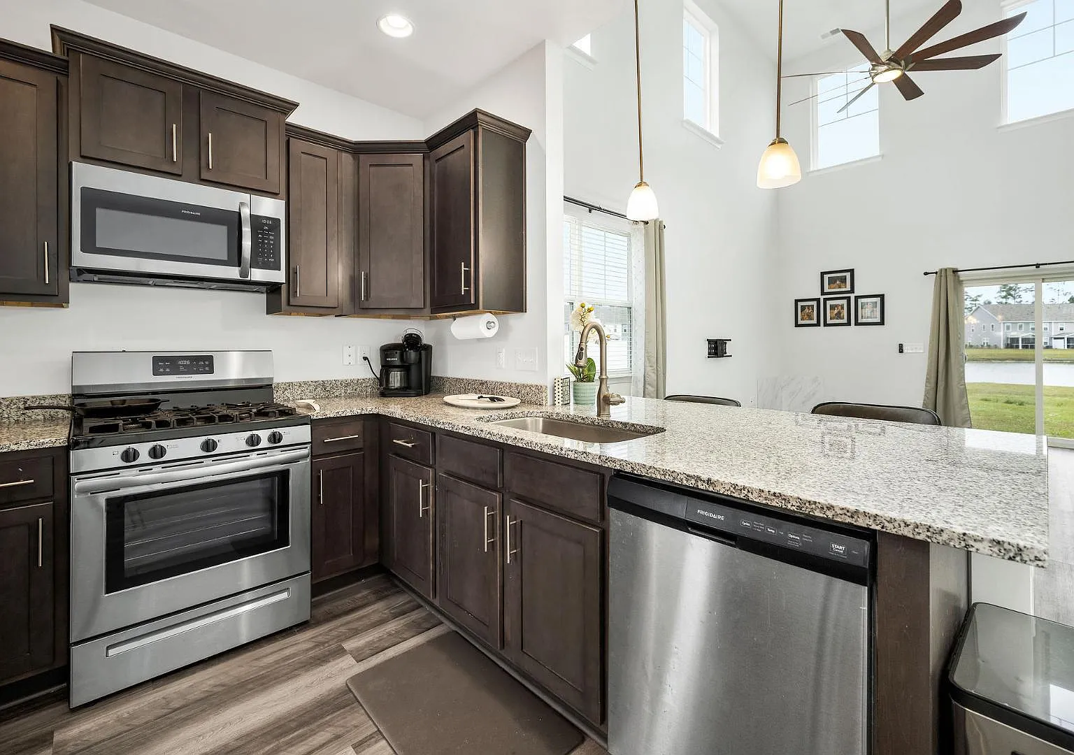 4 bed, 1897 sqft, $2,400 — Photo 3