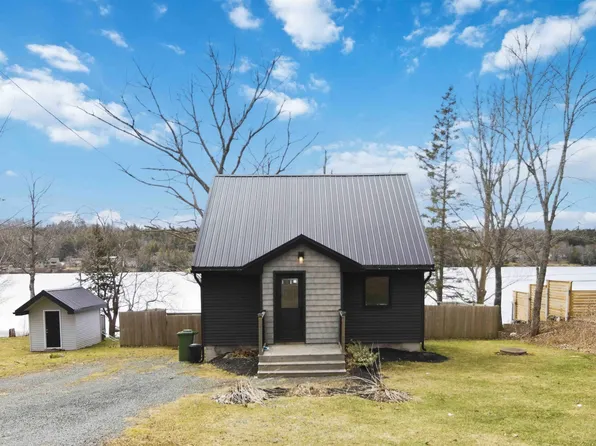 1396 Beaver Bank Rd, Beaver Bank, NS B4G 1E8