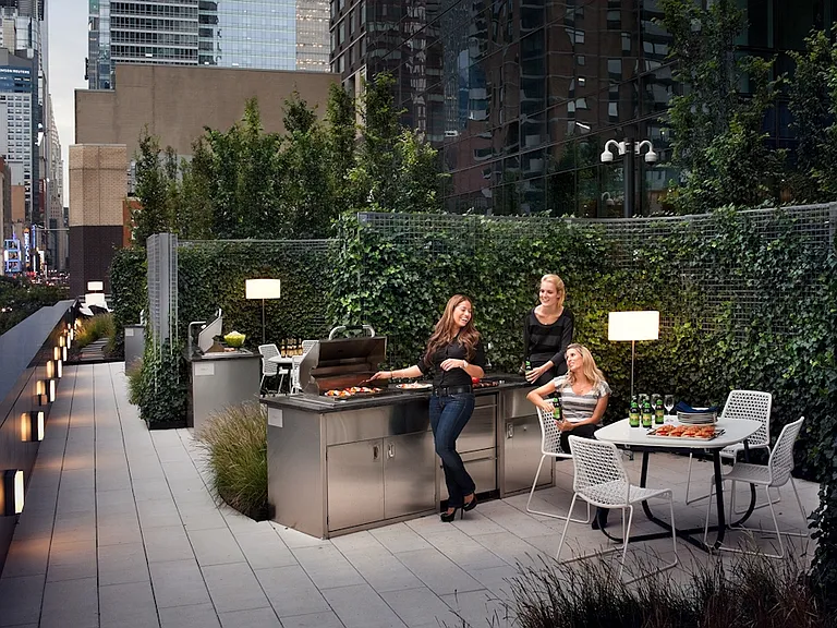 450 W 42nd St #26M — Photo 11