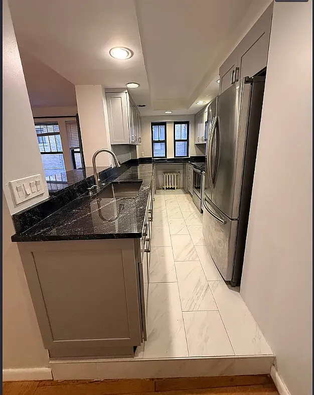 4 bed, $7,200 — Photo 2
