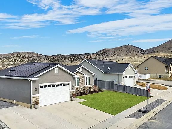 3rd image of 2681 E Clarkstone Dr