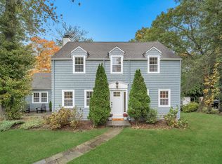 36 Crescent Rd, Riverside, CT 06878