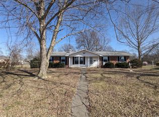 610 N Deneen St, Staunton, IL