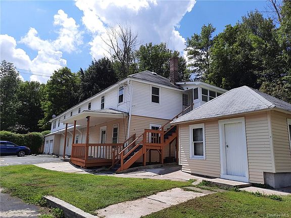 5th image of 329 Main St