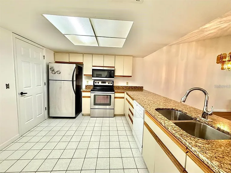18308 Aintree Ct — Photo 8