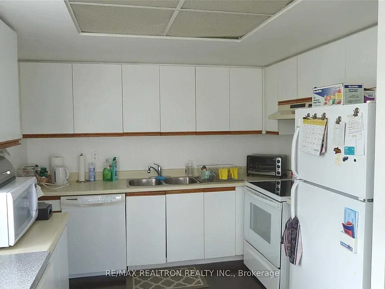 7601 Bathurst St #804 — Photo 10