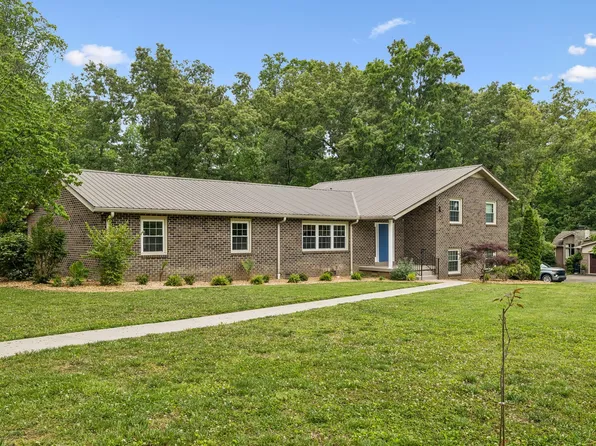 220 Lakewood Dr, Tullahoma, TN 37388