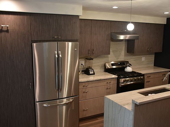 2nd image of 408 10th St APT 1