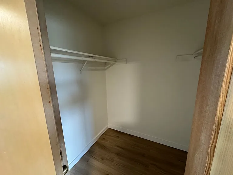 708 NE Avery St — Photo 21
