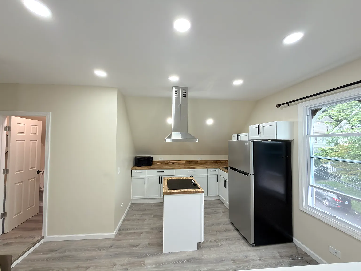 2 bed, 800 sqft, $1,600 — Photo 4