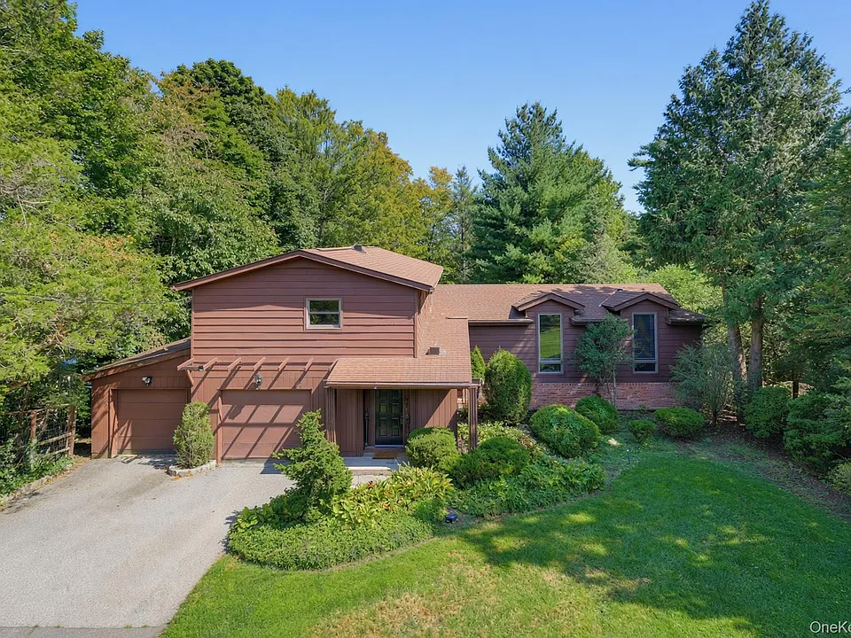 6 Lark Ave