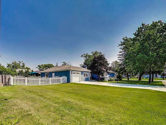 3rd image of 1524 Robinhood Ln