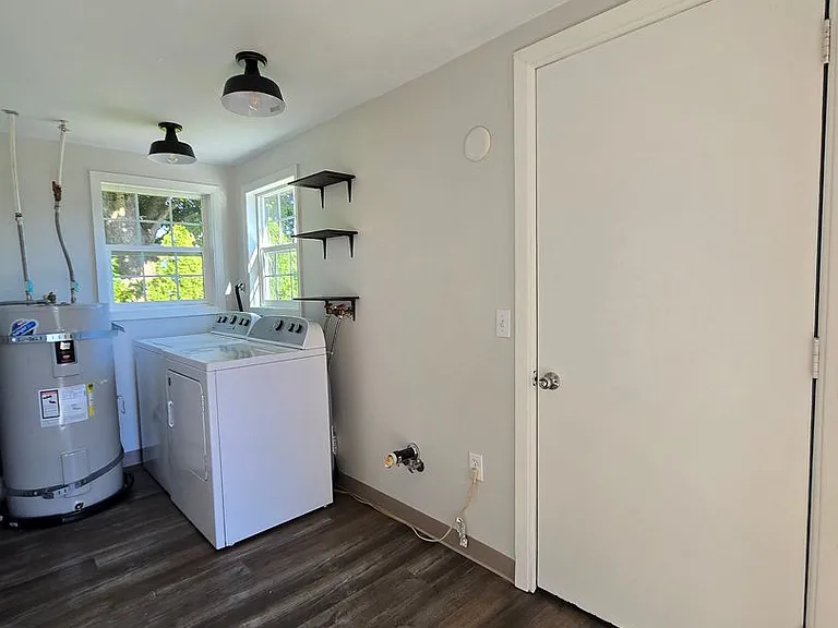 2946 E 1st Ave — Photo 5