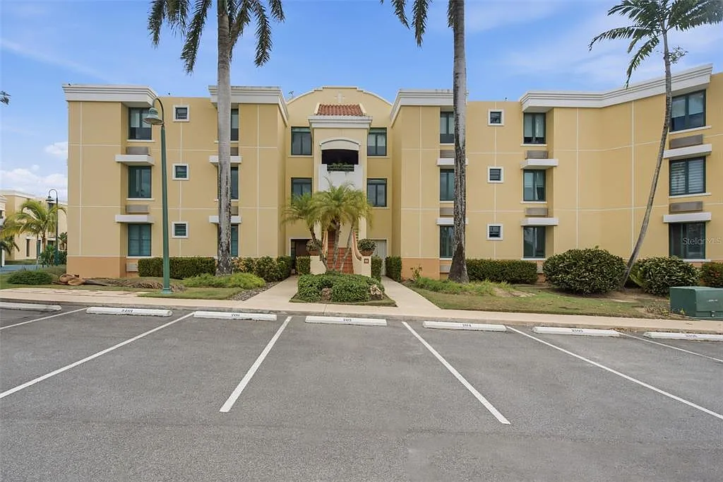 3 bed, 2.0 bath, 1702 sqft, $3,000 — Photo 1