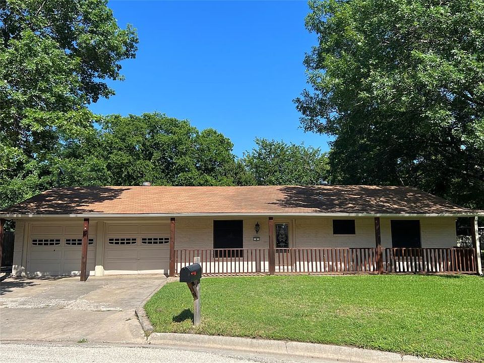 1st image of 8 Brookhollow Cir