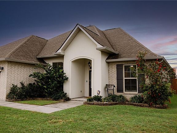 2nd image of 208 Hidden Cypress Dr