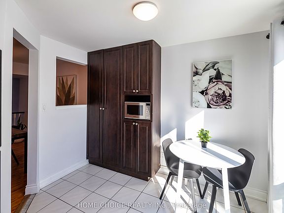 4th image of 1133 Ritson Rd N #131