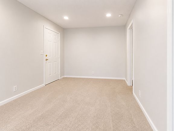 3rd image of 1946 Iron St APT 4