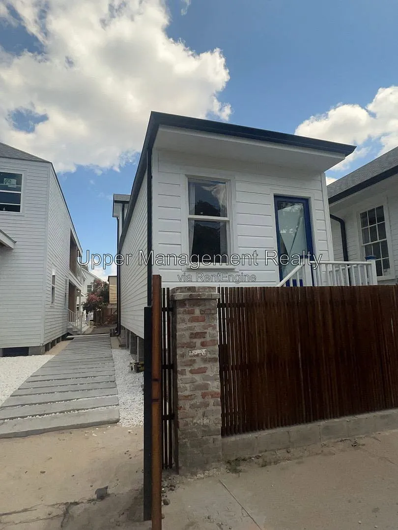 5 bed, 2.0 bath, $4,500 — Photo 1