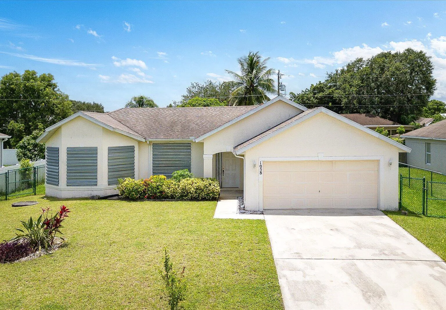 4 bed, 2.0 bath, 1813 sqft, $2,700 — Photo 1