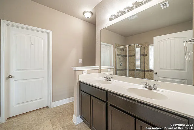 12911 Brewster Ml — Photo 25