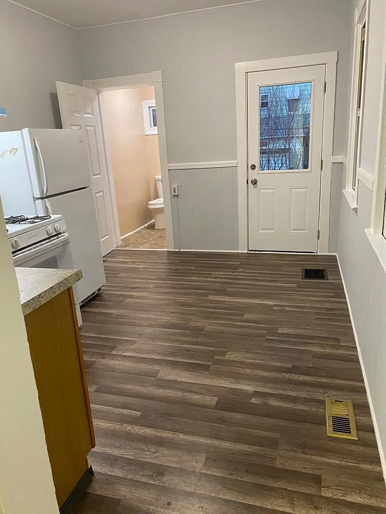 130 Scott St — Photo 3