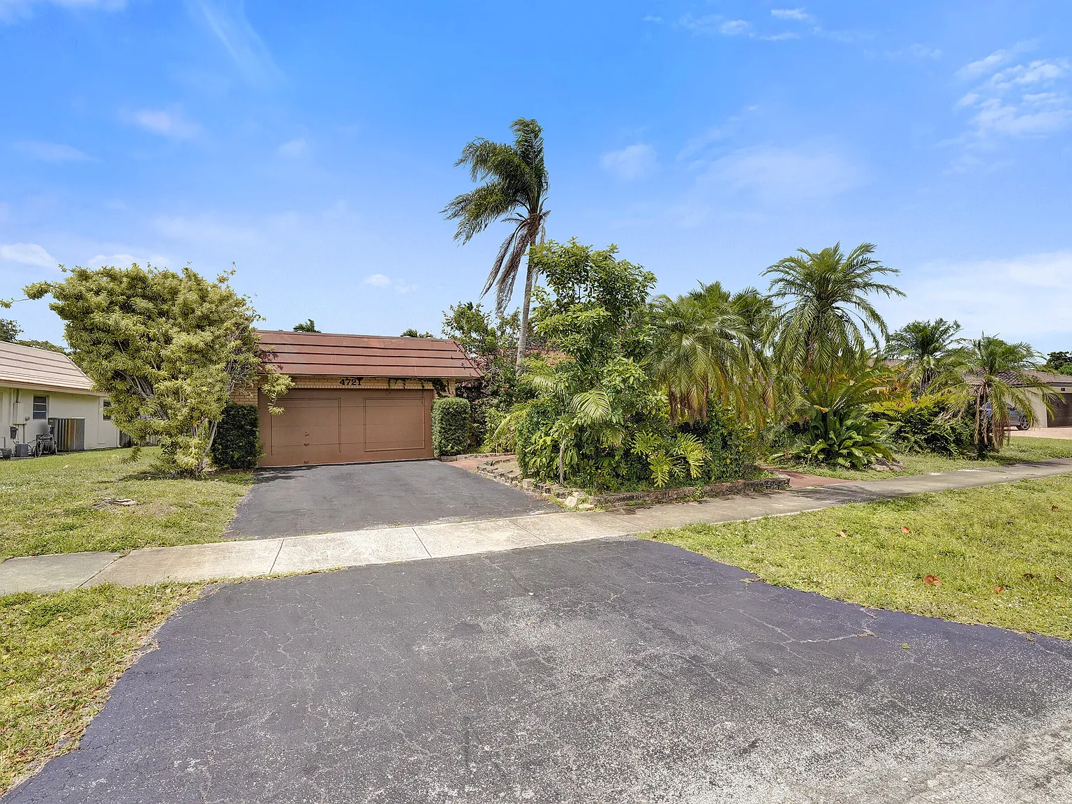 3 bed, 2.0 bath, 2500 sqft, $6,500 — Photo 2