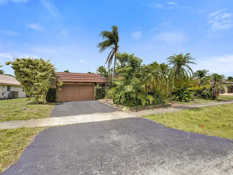 4721 Sarazen Dr — Photo 2