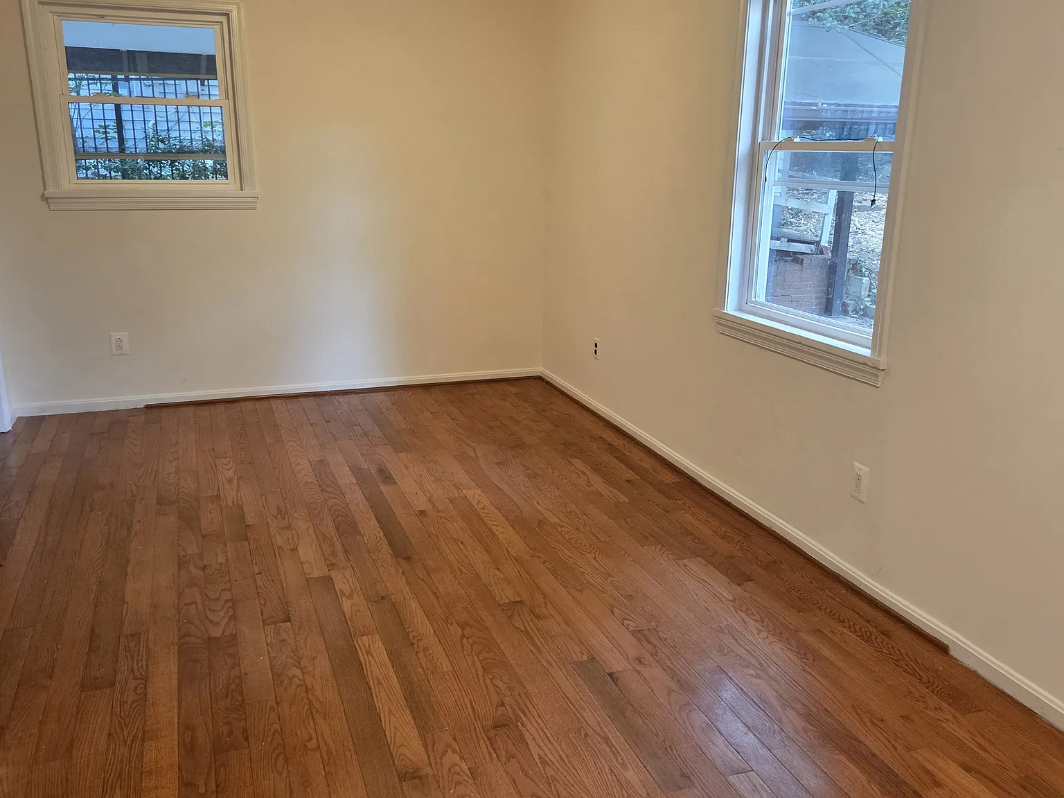 3 bed, 1.5 bath, 1058 sqft, $2,700 — Photo 4