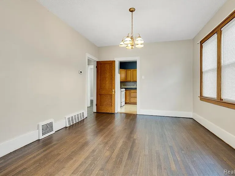 1413 Wayburn St — Photo 5