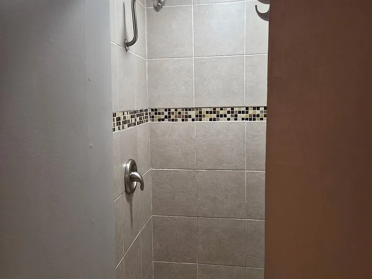 3635 W Montrose Ave #1R — Photo 4