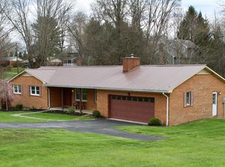 387 Circle Dr, Lewisburg, WV 24901