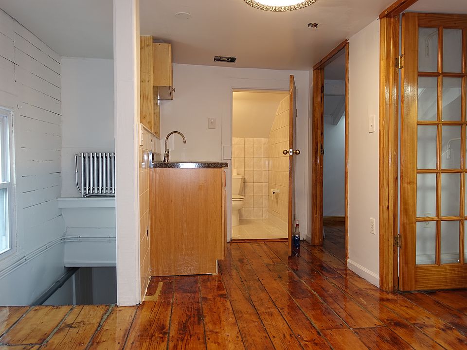 1st image of 131 Meserole Ave #4