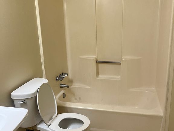 3rd image of 116 Kellogg Dr