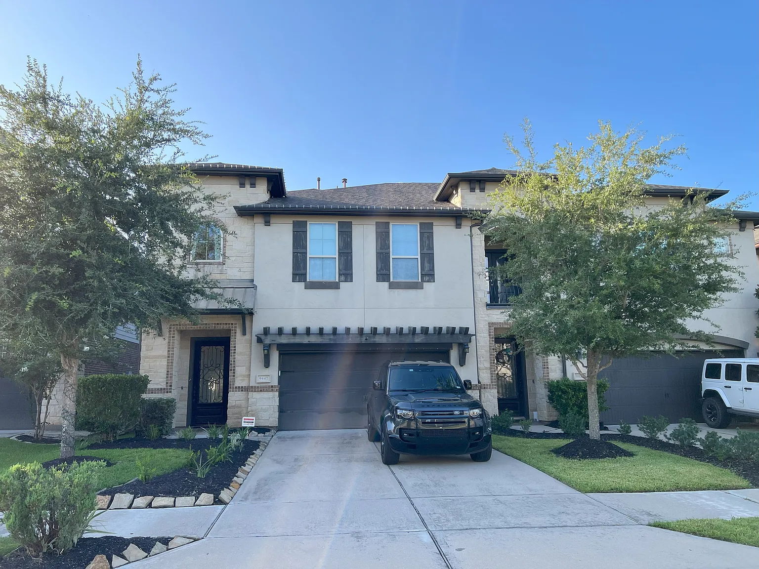 3 bed, 2.5 bath, 2364 sqft, $2,999 — Photo 2