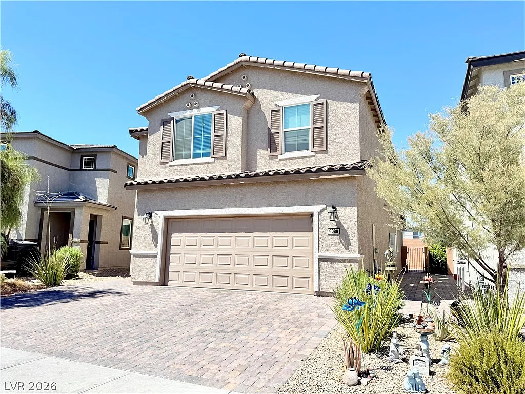 5 bed, 3.5 bath, 2718 sqft, $2,699 — Photo 2