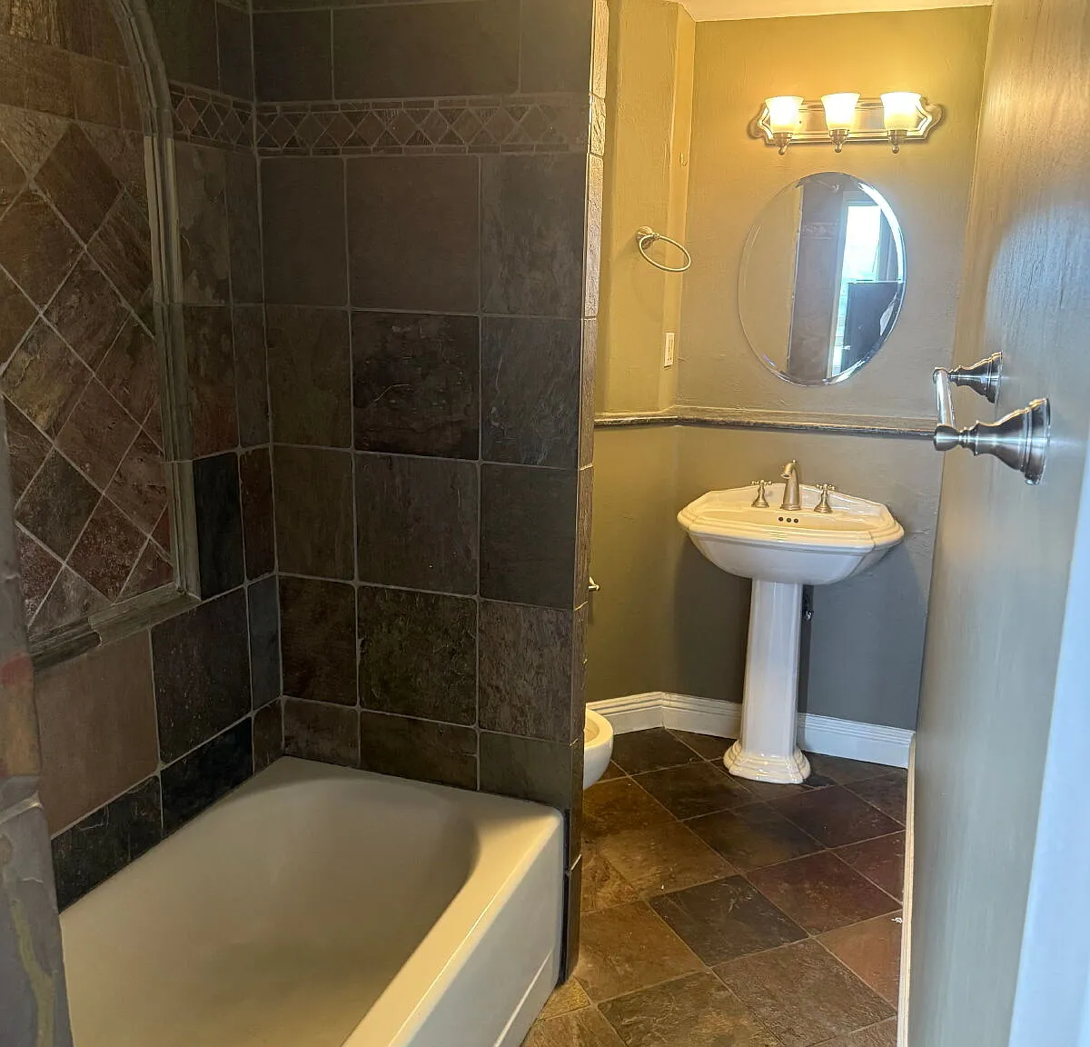 100 N Arlington Ave — Photo 3