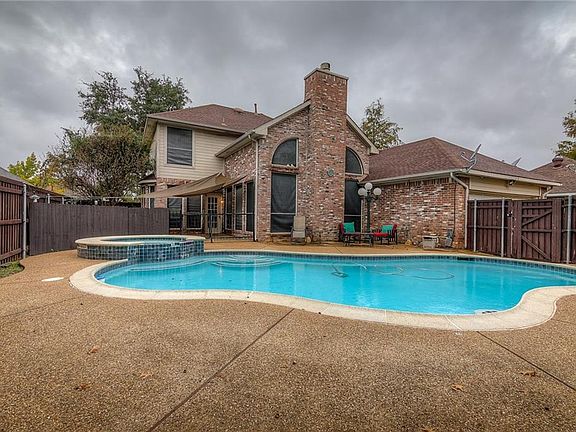 2nd image of 2712 Hyacinth Dr