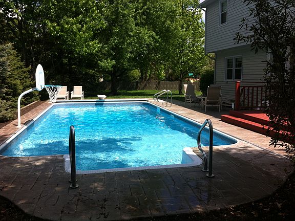 Saltwater pool w/auto cover