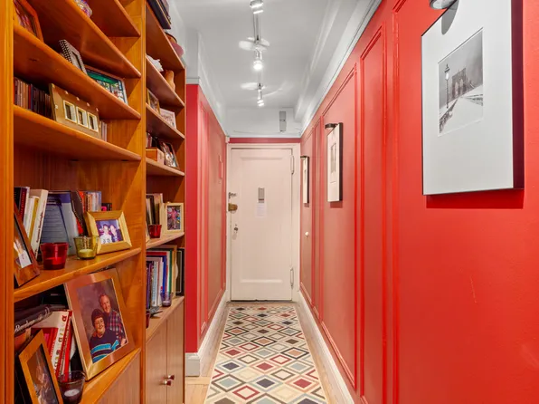 325 West 45th Street image 6 of 11