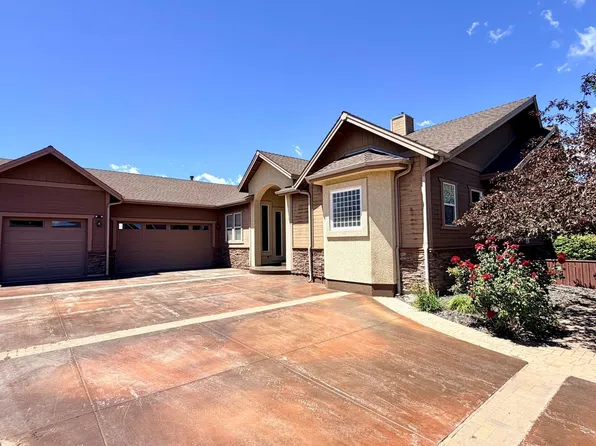 901 Sweetwater Dr, Gardnerville, NV 89460