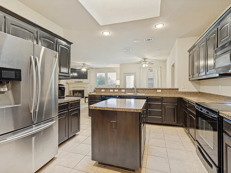 540 Vidalia Ct — Photo 12