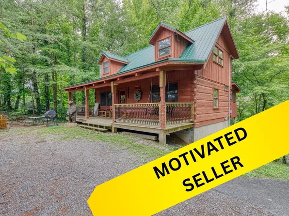 1136 E Foothills Dr, Gatlinburg, TN 37738