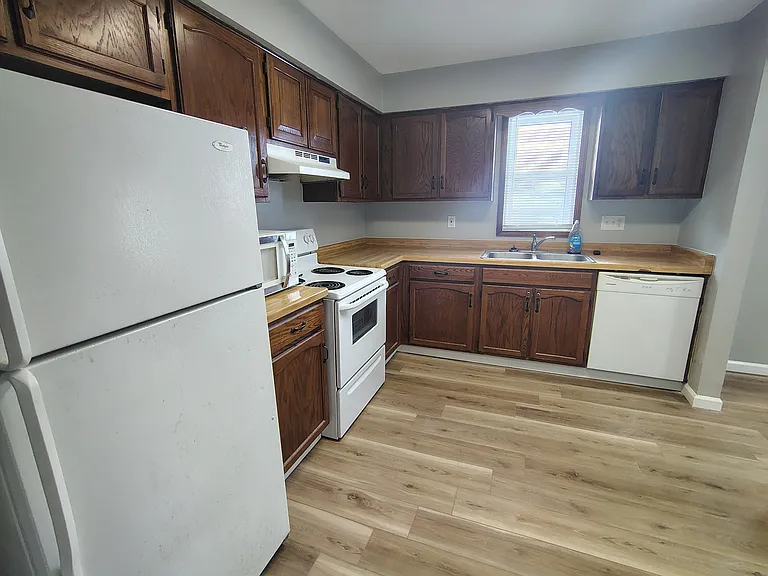6078 Boxwood Dr #3 — Photo 1