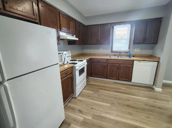 6078 Boxwood Dr APT 3, Rockford, IL 61114