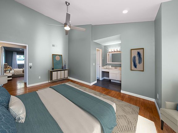 5th image of 18631 Collins St APT 10