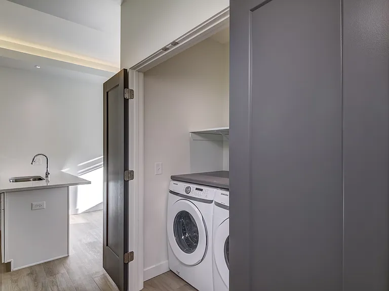 Washer/dryer in Breckinridge one bedroom