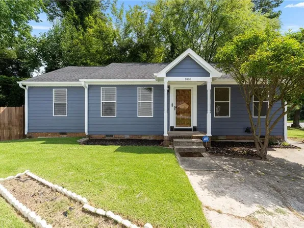 808 Circle Dr, High Point, NC 27262