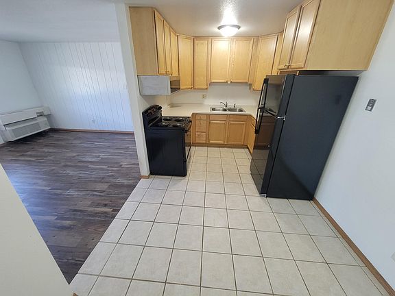 3rd image of 1701 La Crescent St APT 133